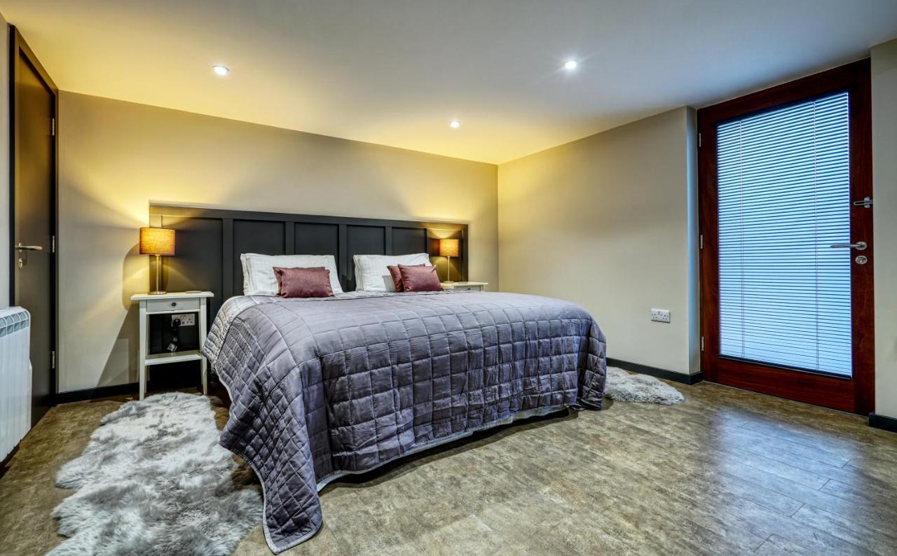The Courtyard Apartment برامبتون المظهر الخارجي الصورة